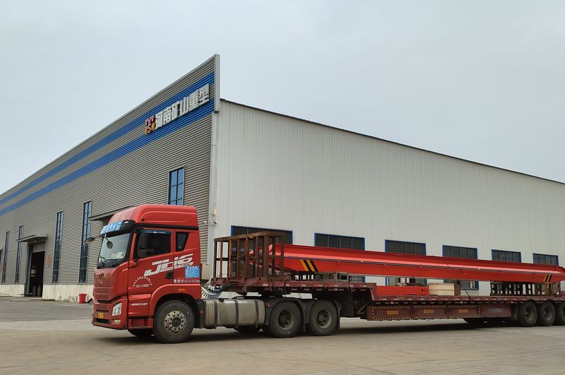 電動單梁起重機3臺 LD5t—16.8m LD3t—16.5m /2臺 制作完成，發(fā)往江西南昌交付客戶使用。