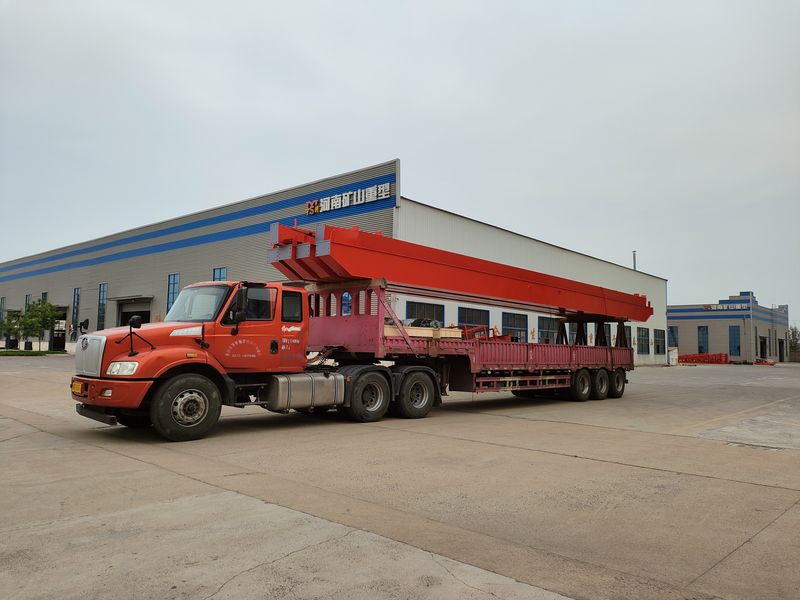 電動葫蘆橋式起重機 3臺 LH5t-17m 制作完成，發(fā)往河南漯河交付客戶使用。