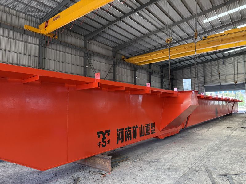 河北邯鄲某鋼鐵貿易商，2025年已在我公司采購四臺MG通用門式起重機，我公司根據(jù)客戶的實際使用工況，按需設計制作，滿足客戶的要求。